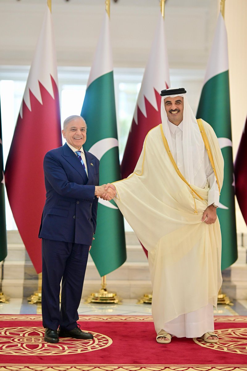 BSWarraich's tweet photo. 🇵🇰🤝🏻🇶🇦 | Prime Minister Muhammad Shehbaz Sharif meets Amir of Qatar, H.H Sheikh Tamim bin Hamad Al Thani in Doha. https://t.co/WWQ0128aaR