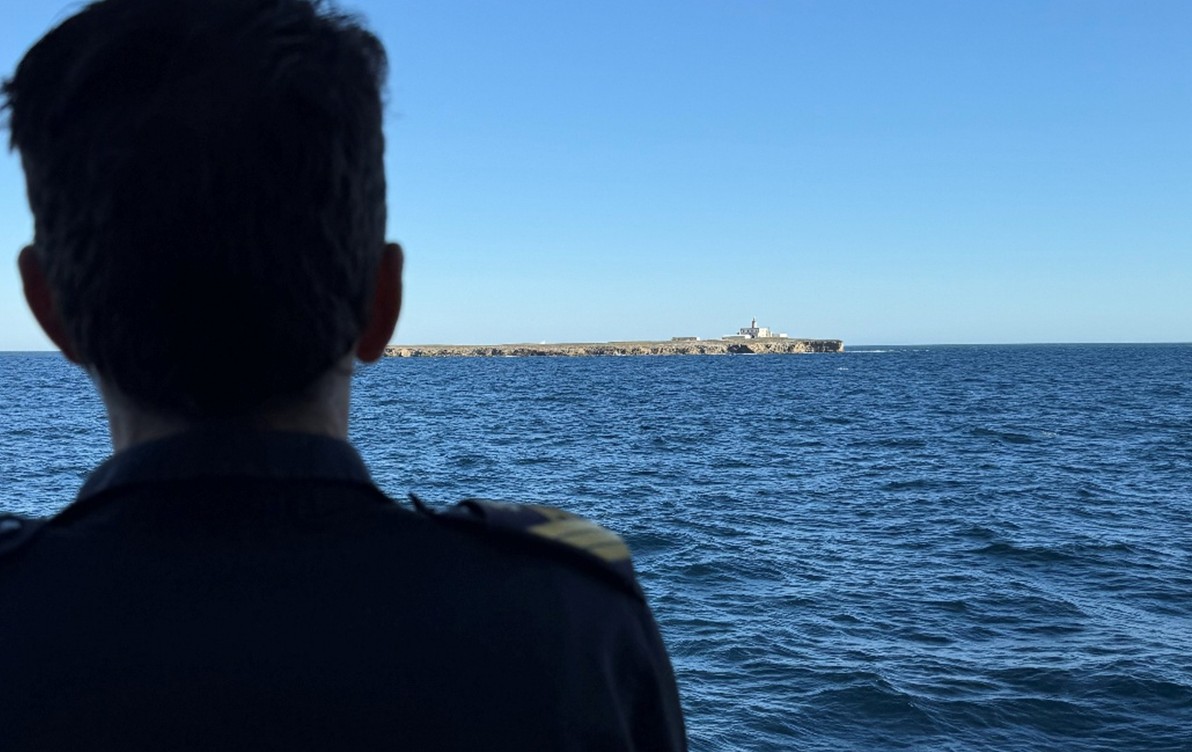 EMADmde's tweet image. 🚢El patrullero ‘Medas’ ha completado su patrulla de vigilancia y seguridad marítima en aguas de interés nacional. 
🚢El buque de la @Armada_esp ha colaborado con el Regimiento de Artillería de Costa nº4 #RACTA4 para potenciar la interoperabilidad de la vigilancia conjunta en