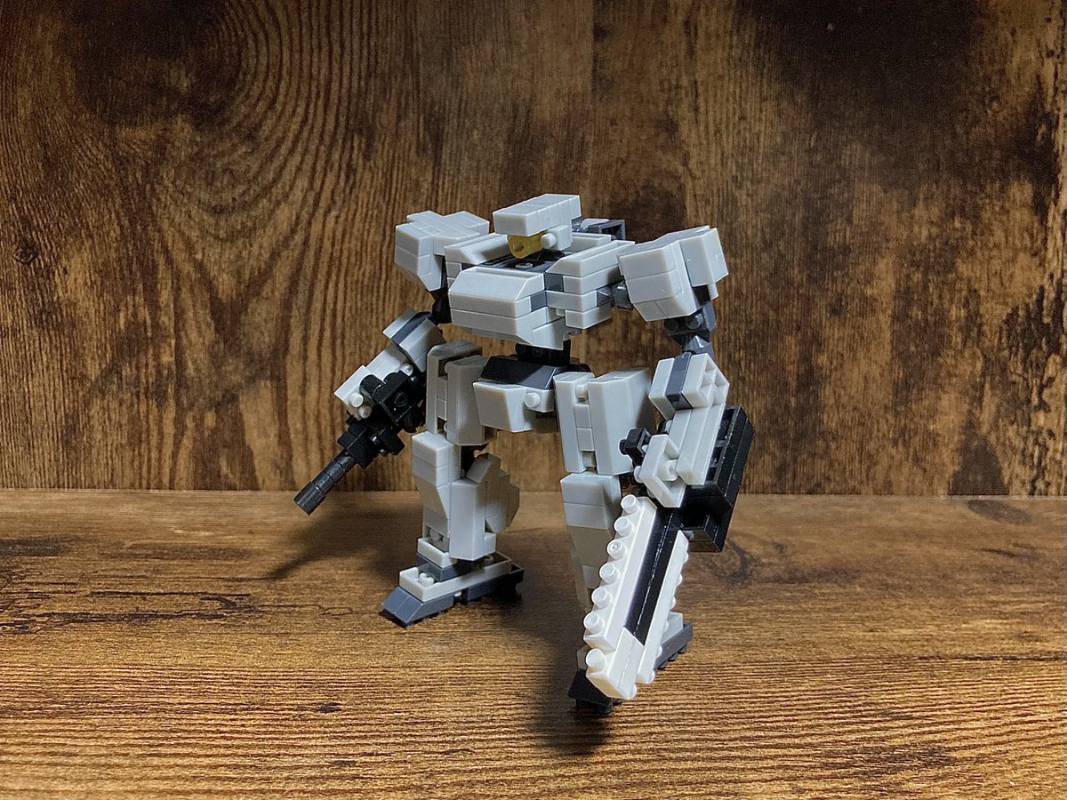 Rom_ROBObuilder's tweet photo. 海を隔てた先の大国「連邦国」で最大の軍需企業であるGraham Defense Company(GDCO)が製造し、軍用・民間用問わず広く普及している第二世代機。
同社で製造される大型モーターソーは林業や解体現場での使用のみならずRAMTAC用兵装にも採用されている。
#プチブロック #RAMTAC https://t.co/rVbV1xNxv5