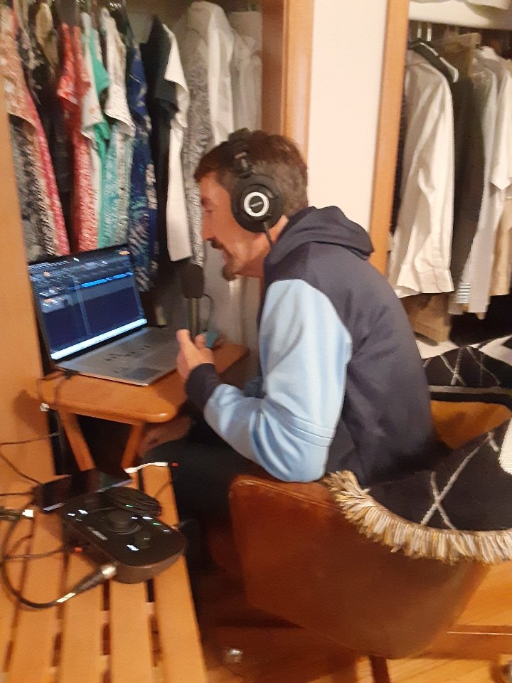 CathSportsRadio's tweet image. The #show must go on!
If the latest episode (CSR 375 Dr. Michael Donato) doesn't have the same audio quality you're used to, it's due to my having been set up #recording in a spare bedroom at my folks' house while there for my godmother's wake and funeral services. 😔 #catholic