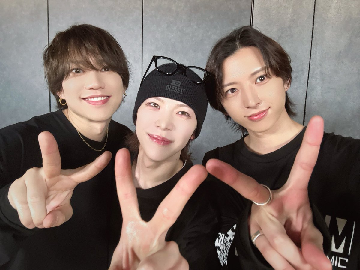 《Fling Posse ＆ 麻天狼 feat. 鬼瓦ボンバーズ ＆ D4》

本日もありがとうございましたー！^ - ^

大切なふたり✌︎

#ヒプステ