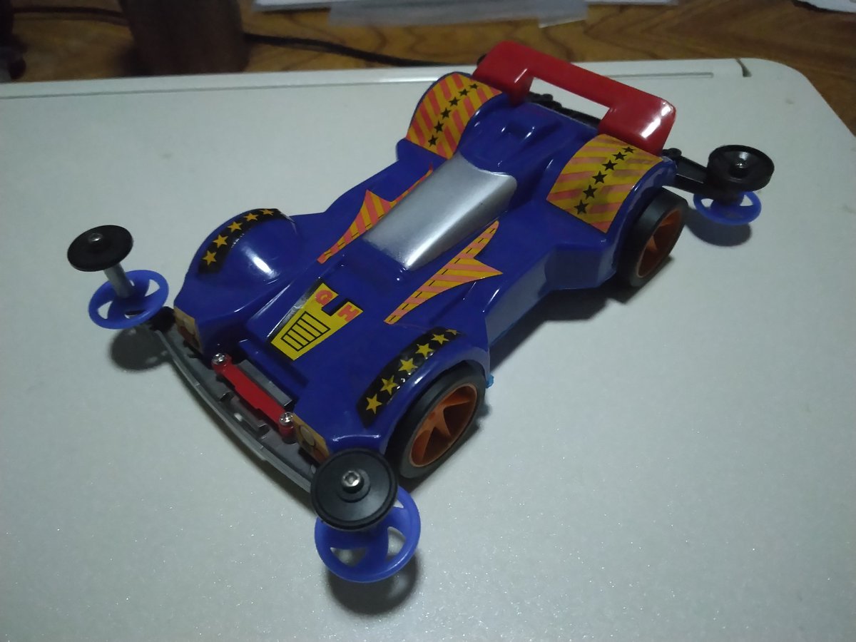 テスト号できました(笑)
スーパー2シャーシに謎の中華製ボディ、ノーマルモーターに4:1のギアでパーツテストに使おうかと思います(笑)
なにかとこれは速い...か...？
