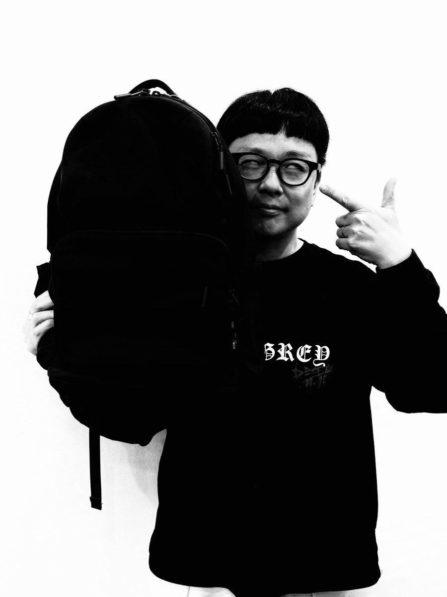 fujirockers_org's tweet photo. #UNDERTHESUN とフジロッカーズオルグのコラボリュック、4/18（土）の、フジロッカーズバー名古屋で、ひと足お先にお披露目します！！！
実物を見て触って確認できる機会は激レアなので、是非お越しください！！！

 #UNDERTHESUN  #フジロッカーズバー名古屋　 #フジロック #fujirock  #虎視眈々 https://t.co/n42LhV9fB1