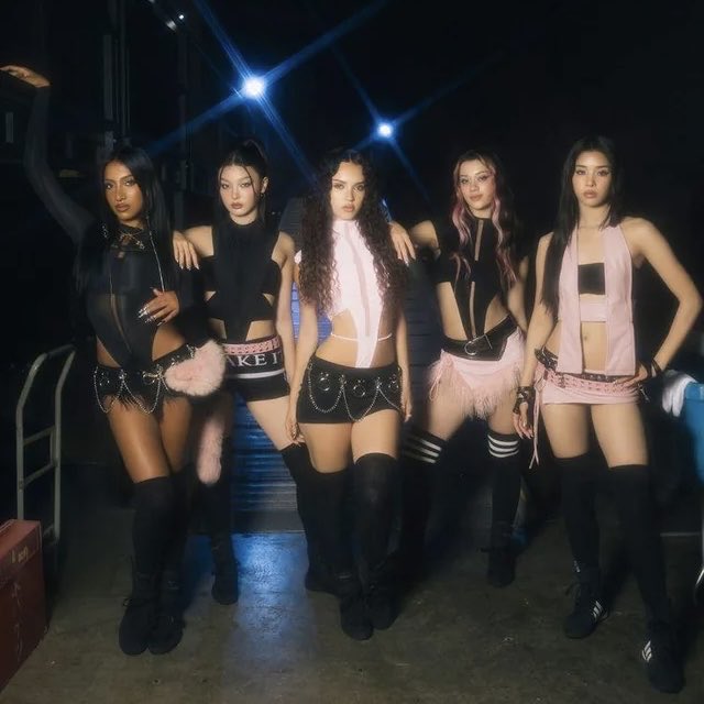 Michael333x's tweet image. use this picture next time #OT5