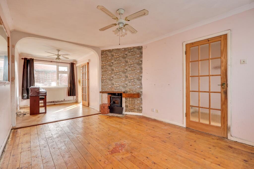 FieldPalmer's tweet image. 👉#Forsale by public #auction on Wednesday 20th May 2026 

An exciting opportunity to acquire a three-bedroom terraced #home in #Woolston #Southampton brimming with potential. 

👉Guide Price £200,000

🏠Info- fieldpalmer.com/properties/col…

📲Call Field Palmer Woolston 023 8039 3255