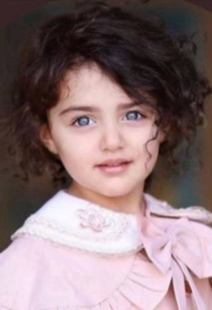 🦋

~

#مساء_الحب_يادنيا

ثم

" يُؤمن الأنسان أنهُ يستطيع التحليق
عندما يُجاور من يصنع لهُ جناحين ".🕊️

-

               🕊️💕🎀