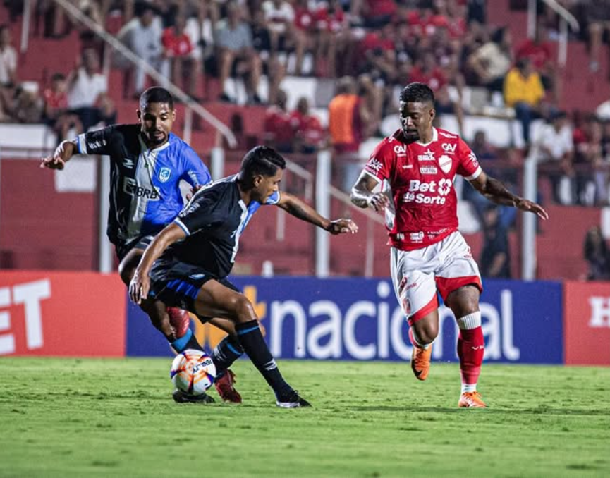 Fim de jogo na Copa Centro-Oeste, Vila Nova 0x0 Capital-DF. Na próxima rodada o Tigre enfrenta o Araguaína, fora de casa. 

📸: Roberto Corrêa/VNFC
