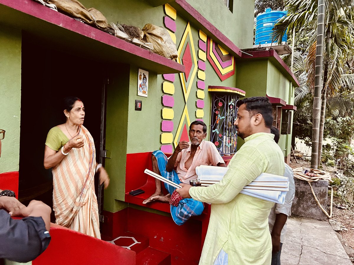 arupdash_bjym's tweet photo. এগরা বিধানসভার প্রার্থী মাননীয় দিব্যেন্দু অধিকারী মহাশয়ের সমর্থনে ১৩১ নম্বর বুথে “গৃহ-সম্পর্ক” https://t.co/9niROVWXHj