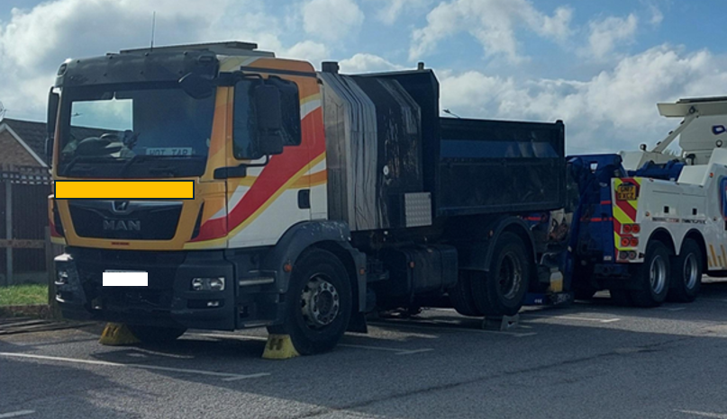 KentPoliceRural's tweet photo. Following reports of suspicious activity, involving males pressure selling tarmac in #Ramsgate, the team responded, detaining 3 males. 

No fraud offences reported on this occasion, however the vehicle used was seized and the driver reported for numerous traffic offences. RH https://t.co/xUnelWZRea