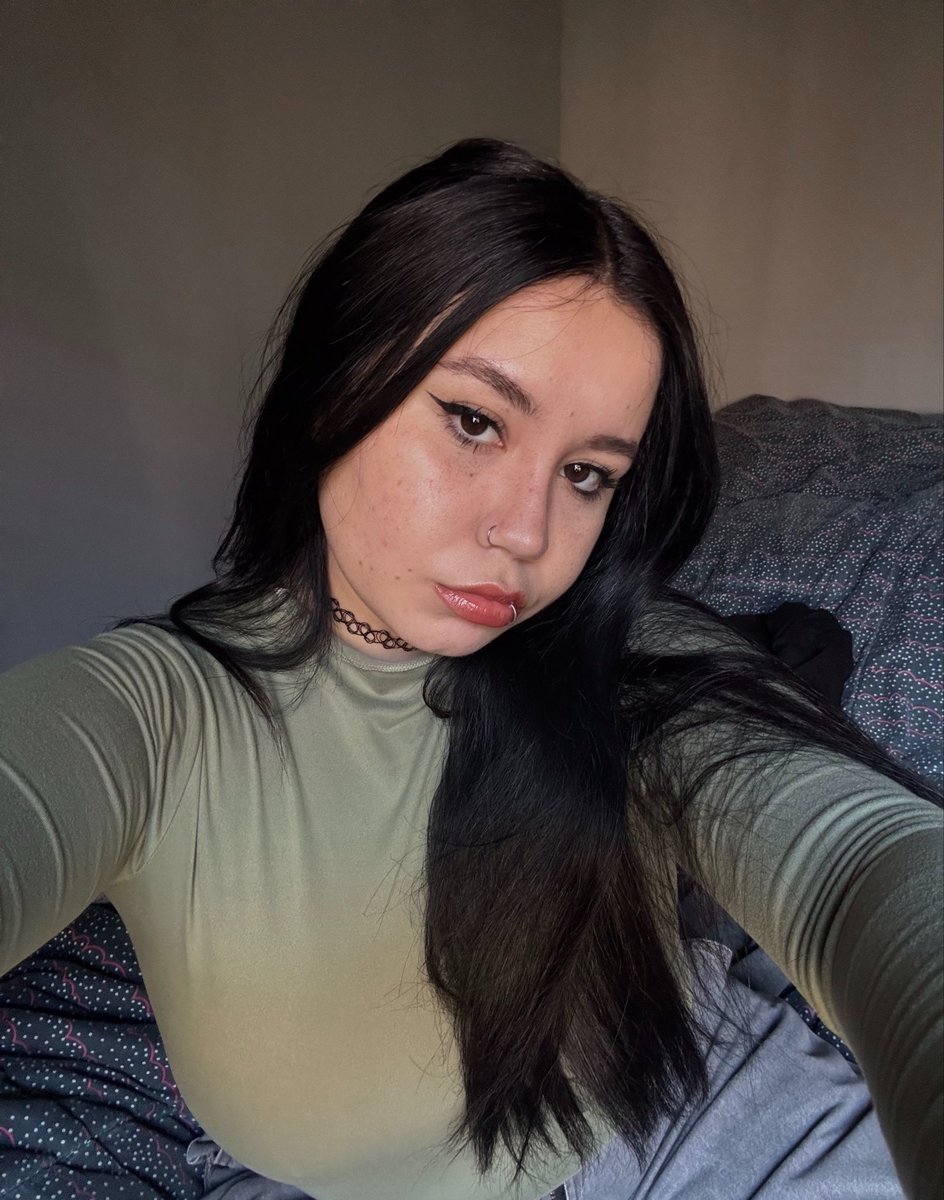 cata ♱ LEJOS DEL SOL EN VELEZ tweet media