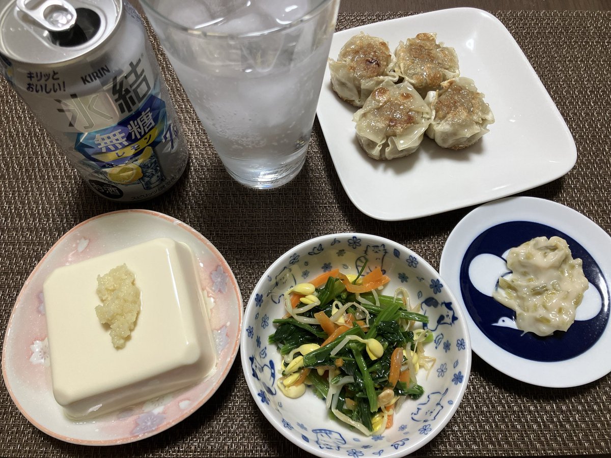 お疲れ様で〜す😀

こんな時間…😭

サラッと、さくっと、そそくさとカンパーイ😀👍🍻✨💦

#晩酌
#宅飲み
#カンパーイ