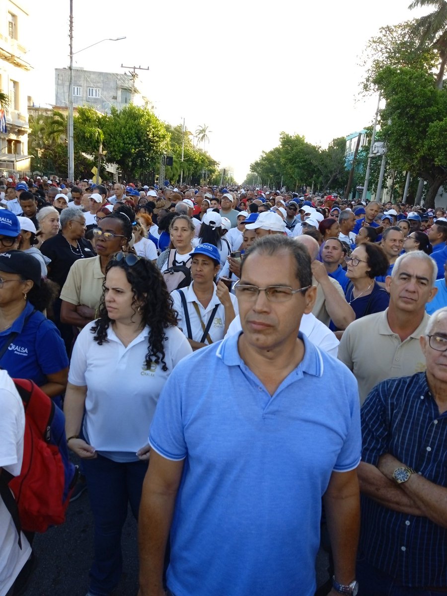 "Cuba no es un estado fallido. Es un estado cercado" dijo <a href="/DiazCanelB/">Miguel Díaz-Canel Bermúdez</a> en acto masivo, acompañado por el pueblo.
<a href="/AlbertoLopezcu/">Alberto López Díaz</a>
<a href="/jorgeluisfa8jar/">Jorge Luis Fajardo Casas</a>