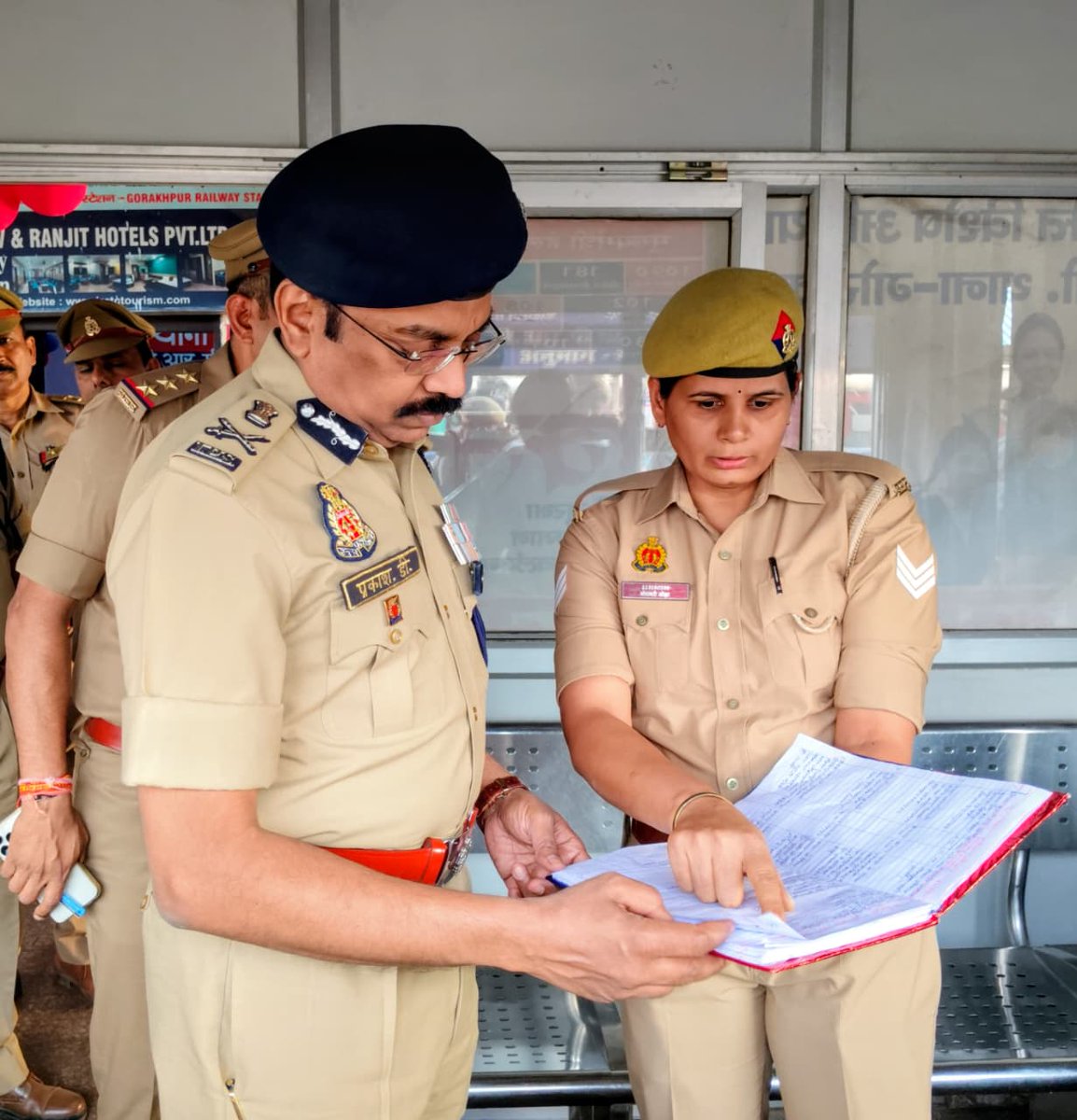 Crime Review Meeting of GRP Gorakhpur Section conducted during my visit to Eastern UP.
Conducted Sainik Sammelan where outstanding performers were felicitated.
Visited Gorakhpur Junction &amp; interacted with passengers.
#FieldVisit
#SainikSammelan
#Inspections