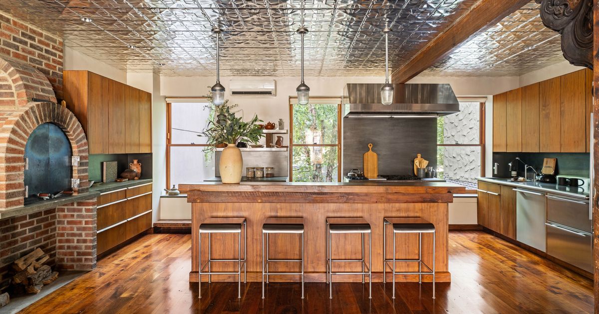 JoeMosher's tweet photo. The Architects’ Carriage House That’s a Study in Salvage https://t.co/tev2J4d3vH https://t.co/mqVhW1LY35