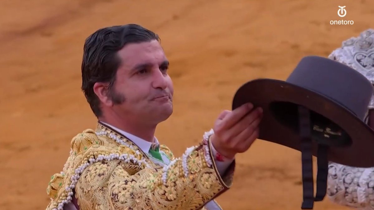 𝓒𝓪𝓻𝓵𝓸𝓼 𝓜𝓸𝓻𝓪𝓵𝓮𝓼 tweet media