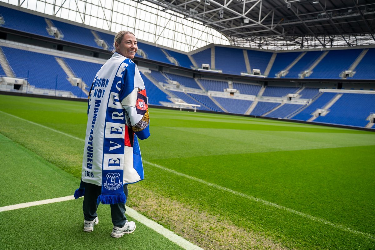 thebullensview's tweet photo. Proud Evertonian Molly McCann will wear a unique Everton Football Club-inspired entrance robe and fight shorts for her homecoming bout this Saturday night. 💙

Goodluck, Molly 💙 https://t.co/6EbYEelOWl