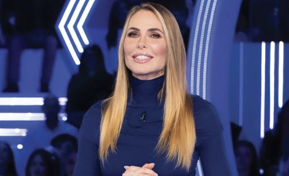 CLAMOROSO ❤️💣
Il #gfvip allunga ancora di due settimane è la finale è fissata per martedì 19 Maggio.
Contenti? 🤩✈️