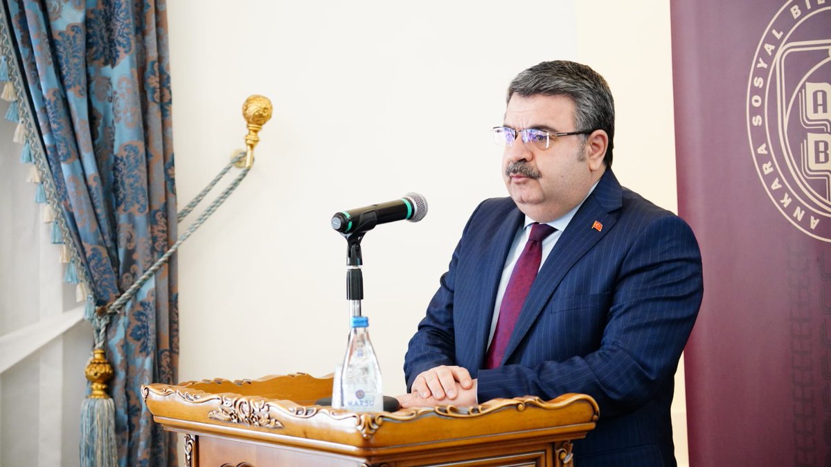BolgeArsMerkezi's tweet photo. Ankara Sosyal Bilimler Üniversitesi ev sahipliğinde, Bölge Araştırmaları Merkezi (BAM), ASBÜ İlahiyat Fakültesi ve Kudüs Çalışmaları Araştırma ve Uygulama Merkezi ortaklığında düzenlenen II. Filistin–İsrail Çalışmaları Öğrenci Sempozyumu’nda, öğrencilerimiz Filistin-İsrail meselesine ilişkin güncel gelişmeleri farklı disiplinler çerçevesinde ele aldı

Sempozyumun açış konuşmasını ASBÜ Rektörü Prof. Dr. Musa Kazım Arıcan @aricankazim gerçekleştirdi

Programda ayrıca ASBÜ İlahiyat Fakültesi Dekanı Prof. Dr. Ali Osman Kurt @ali_osman_kurt ile Türkiye İnsan Hakları ve Eşitlik Kurumu (TİHEK) Başkanı Muhammet Ecevit Carti @MUHAMMETCARTI de söz aldı

@ASBUedu 
@asbu_ilahiyat 
@tihek_kurumsal