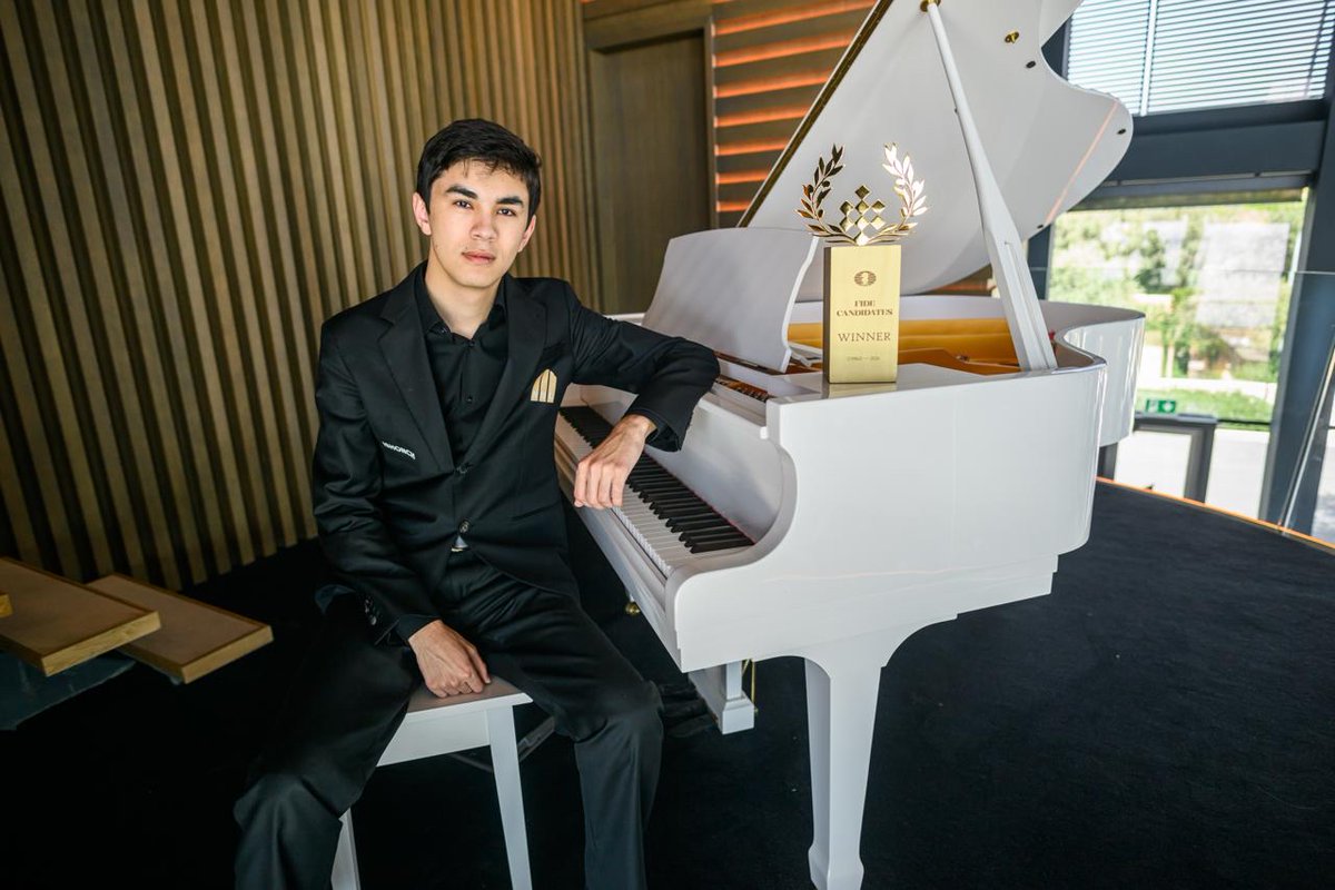 FIDE_chess's tweet photo. 🇺🇿 Javokhir Sindarov: 20 years old and the FIDE World Championship challenger, with his FIDE Candidates winner’s trophy 🌟🏆♟️

📸 Michal Walusza

#FIDECandidates #FIDEWomensCandidates #FIDE #Chess #Cyprus https://t.co/m6hmG6b2S7