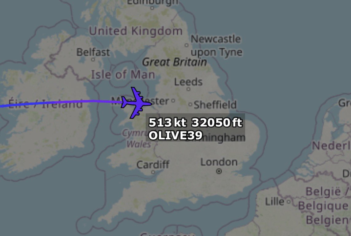 ArmchairAdml's tweet image. #USAF United States Air Force

Boeing RC-135W Rivet Joint 1x
#AE01D0 62-4139 - OLIVE 39

OLIVE 39 is inbound RAF Mildenhall from Offutt Air Force Base, via Bangor Air National Guard Base.