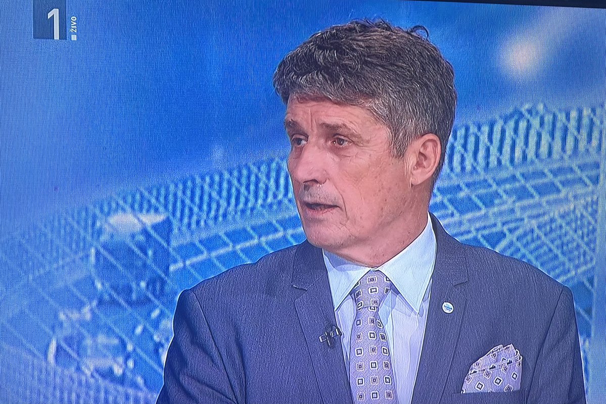 Še vedno ne morem povsem verjeti lokalnim govoricam iz Tržiča, da ima lahko politik takšnega intelektualnega formata, kot je Borut Sajovic, v posredni ali neposredni lasti okoli 80 nepremičnin. 🥃 <a href="/TarcaRTVSLO/">Tarča</a>