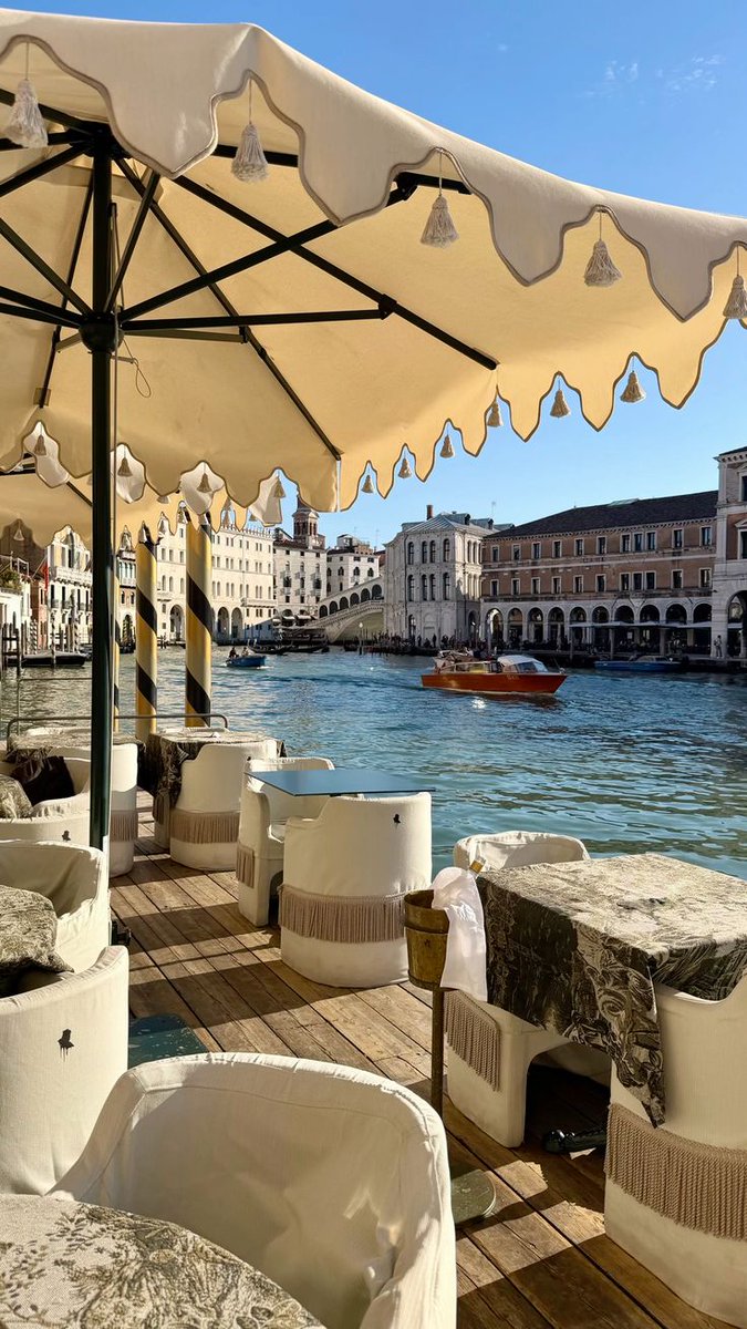 Vibrant Aesthetics tweet media