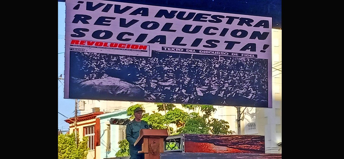 En la emblemática intersección 23 y12, el Presidente Diaz Canel presidió la conmemoración por el 65 aniversario de la Proclamación del Carácter Socialista de la Revolución, recordando las palabras del Comandante en Jefe: “Revolución Socialista en las propias narices del imperio”.