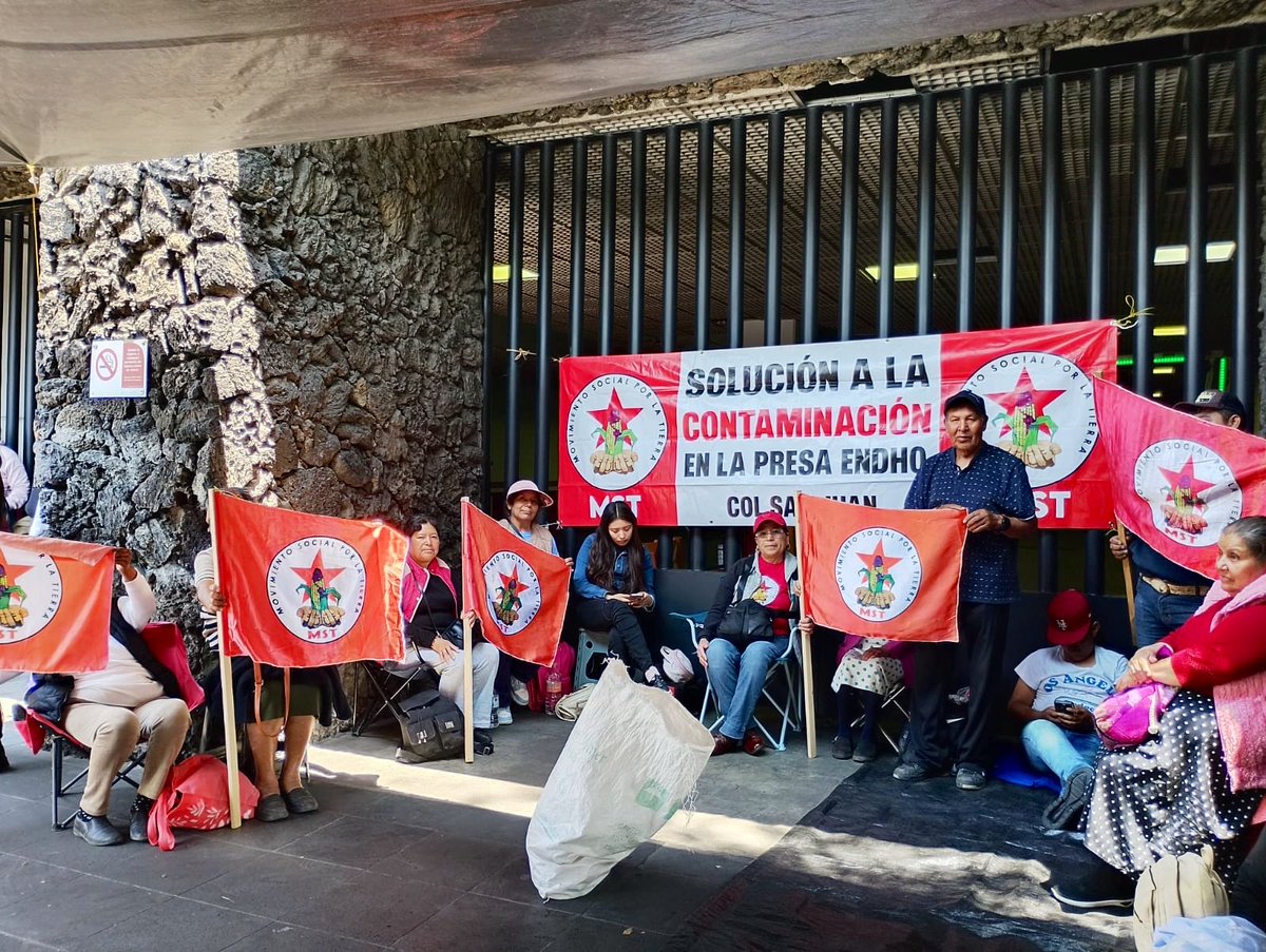 MST_Mexico's tweet photo. 16 y #17drAbril en el marco de la Jornada Mundial de #LuchaCampesina de la @CLOC_LVC @via_campesinaSP el Movimiento Social por la Tierra #MST de #Mexico se moviliza en la #CDMX en defensa del territorio, el medio ambiente y el agua, el derecho a la consulta, entre otros https://t.co/NzDEp7lEi7