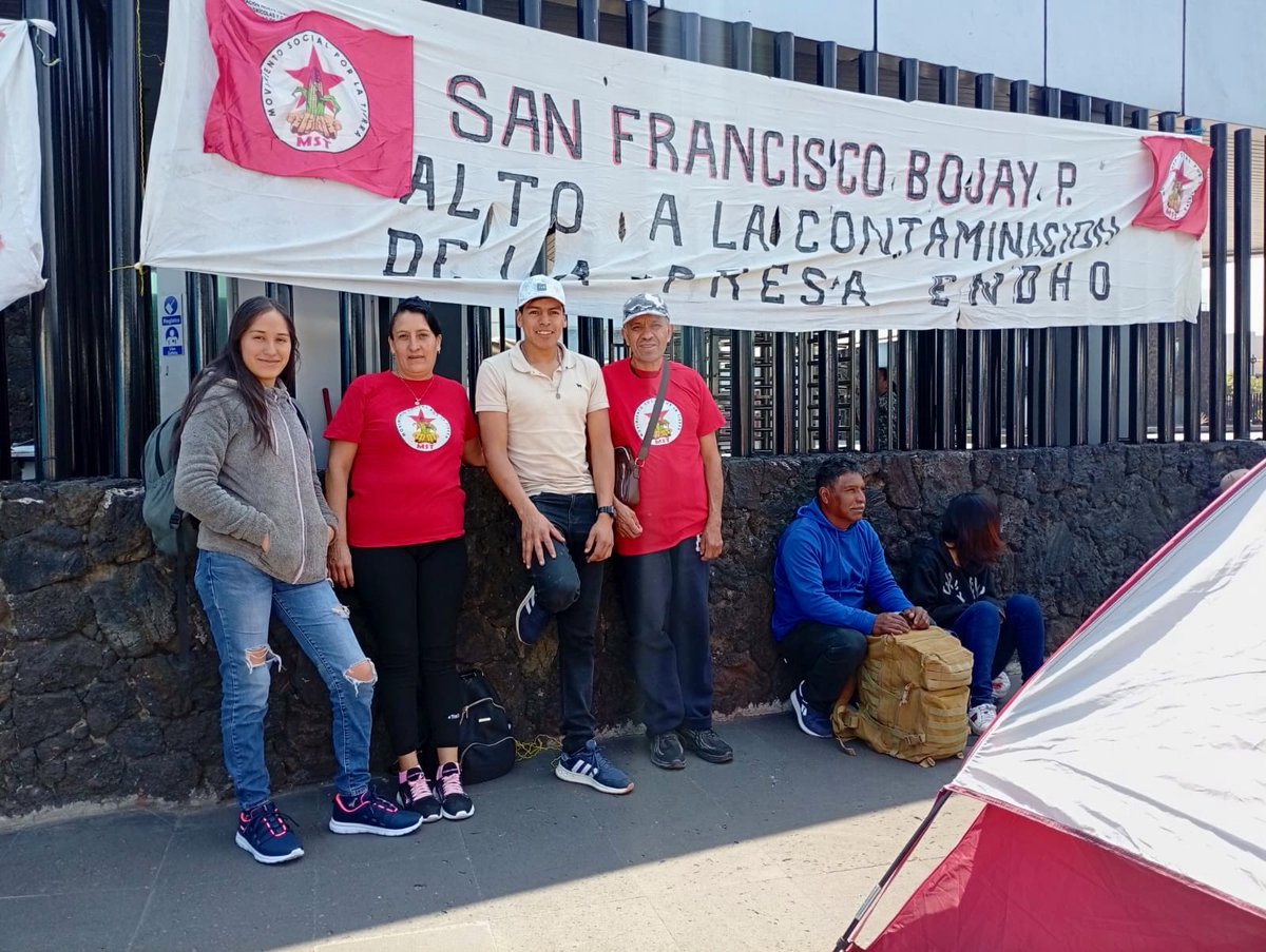 MST_Mexico's tweet photo. 16 y #17drAbril en el marco de la Jornada Mundial de #LuchaCampesina de la @CLOC_LVC @via_campesinaSP el Movimiento Social por la Tierra #MST de #Mexico se moviliza en la #CDMX en defensa del territorio, el medio ambiente y el agua, el derecho a la consulta, entre otros https://t.co/NzDEp7lEi7