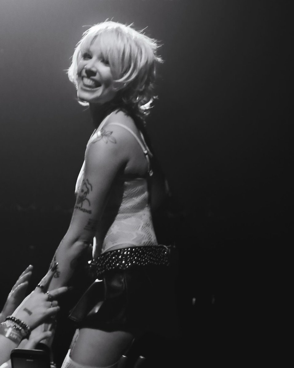 Halsey Archive tweet media