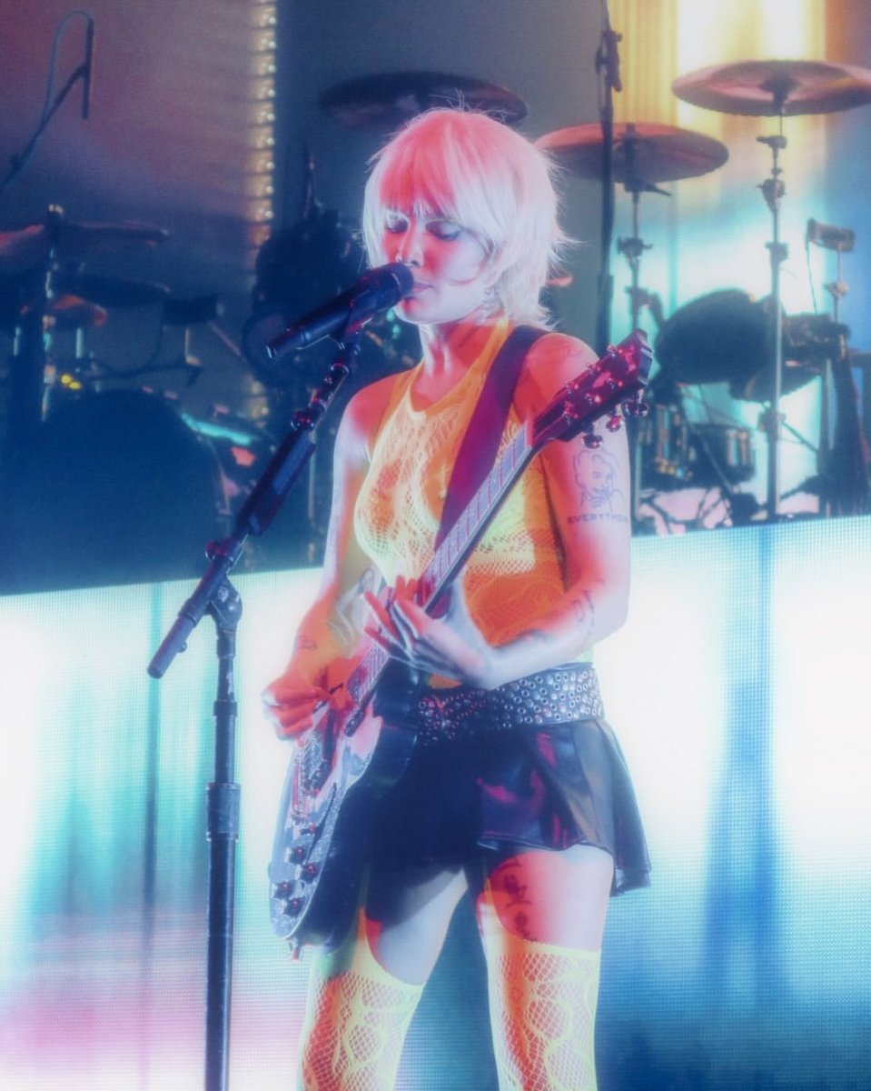 Halsey Archive tweet media