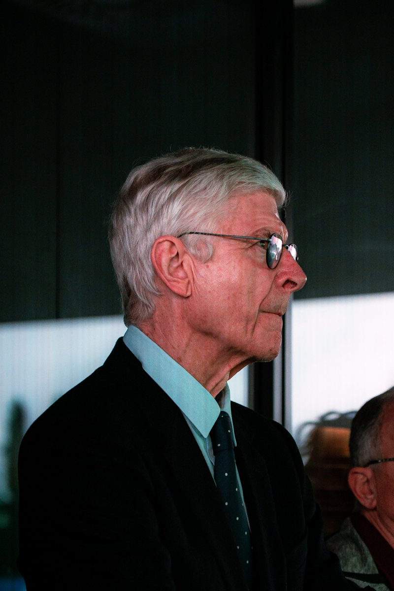 RCSA_English's tweet image. 📸 A familiar face for #Arsenal fans has come to out to support his former club tonight!

#RCSAM05 #UECL