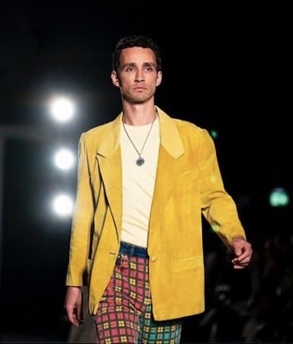 TheSheehab's tweet photo. Throwing it back to Robert Sheehan modelling at the ‘Style for Change’ event for Oxfam a couple of years ago. The Umbrella Academy S4 had just been released and so had his memoir. ©️Getty/Oxfam https://t.co/XdYC9bV8Zg