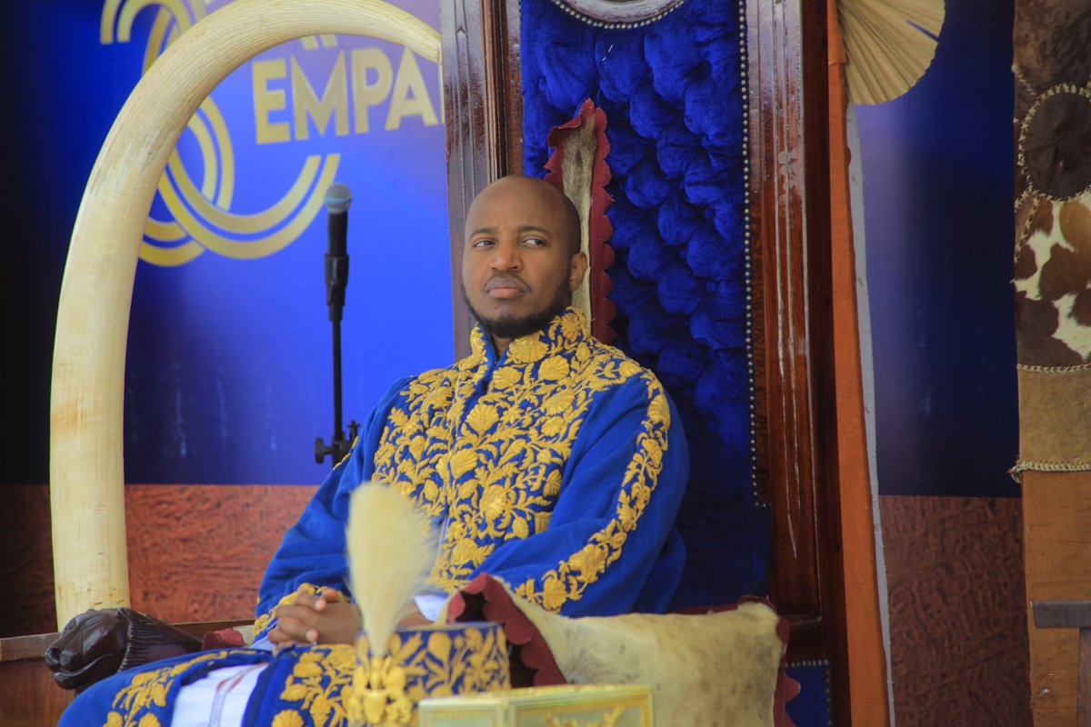cyberfc2017's tweet photo. Wishing a blessed birthday 🎂 🥳 to our King... HIS MAJESTY KING OYO NYIMBA KABAMBA IGURU RUKIIDI V1..
Hangiriza agutamba 
Hangiriza omwebingwa. 
@ObukamaBwaTooro @KingOyoOfficial @toorokingdompm https://t.co/7DbOanxWXN