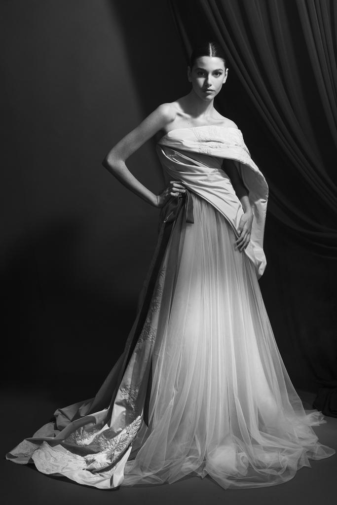 MarcoyMariaMODA's tweet photo. “𝐌𝐈𝐑𝐀𝐃𝐀𝐒“  New 2027 Collection 

𝑭𝒂𝒔𝒉𝒊𝒐𝒏 𝒊𝒔 𝒏𝒐𝒕 𝒘𝒉𝒂𝒕 𝒚𝒐𝒖 𝒔𝒆𝒆; 𝒊𝒕 𝒊𝒔 𝒉𝒐𝒘 𝒚𝒐𝒖 𝒄𝒉𝒐𝒐𝒔𝒆 𝒕𝒐 𝒍𝒐𝒐𝒌 𝒂𝒕 𝒊𝒕 𝒂𝒏𝒅 𝒍𝒊𝒗𝒆 𝒊𝒕.

Save the date: April 22nd -2:30 pm at @BridalBcnFW

#marcoymaria #bbfw26   #tenerifemoda https://t.co/dUU8OTnp0v