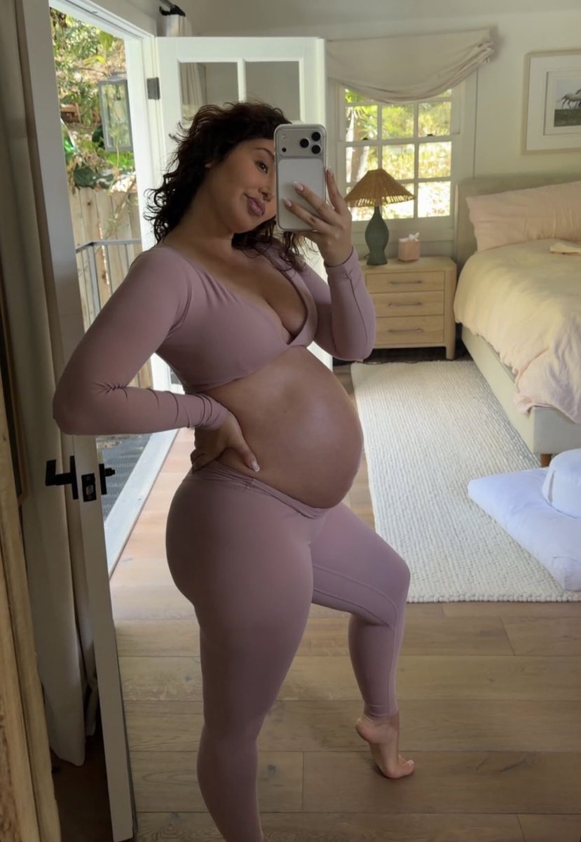 Pregolicious tweet media