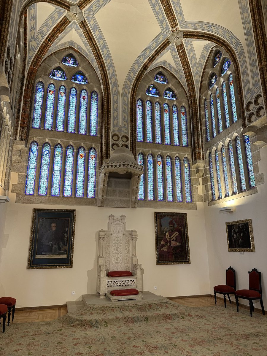 andreu_martin's tweet photo. Hoy he visitado el Palacio Episcopal de Astorga de la mano de su director Víctor Murias. Hay que agradecer el cuidado de este patrimonio único y su difusión. El @gpscongreso impulsó una proposición no de ley relativa al Año Gaudí 2026 y apoya el reconocimiento de toda la obra. https://t.co/BPAIjEe8wN