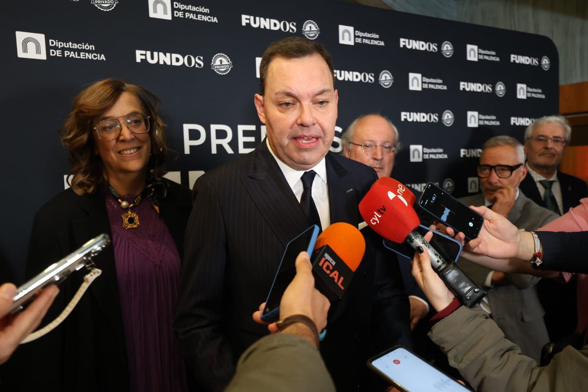 fundoscyl's tweet photo. 💥 Arrancamos la Gran Fiesta de la Innovación Social, que este año tiene lugar en el Teatro Ortega de Palencia (@CinesPalencia), junto a los galardonados de esta edición de #PremiosFUNDOS https://t.co/bUGy8UvF4B