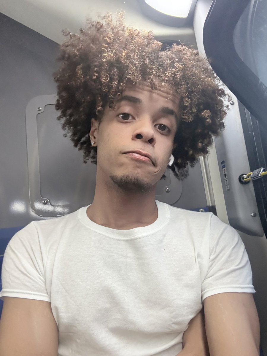 Lou🧚🏽‍♂️ tweet media