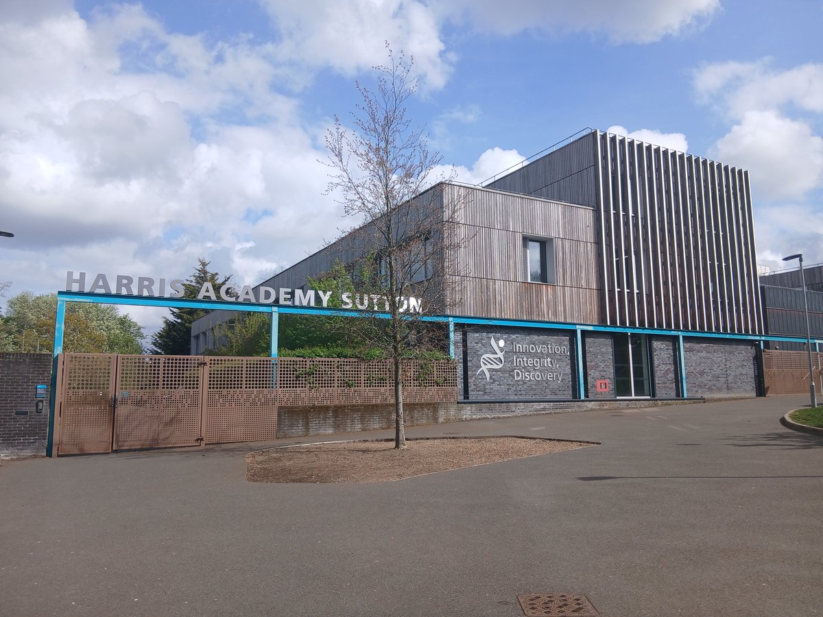 LEOtraining5's tweet photo. An incredible day for our @LEOacademies ITT trainees at @HarrisSutton1! 🎓✨

It was a fantastic opportunity to see high-quality teaching &amp; to hear from members of the team.

We were all really inspired by the seamless primary to secondary journey. 

Thanks for a great day! 🙌 https://t.co/ymVyX8un8D