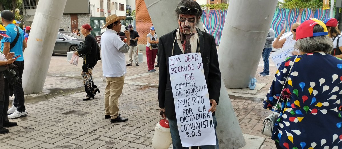ReporteYa's tweet image. #16Abr #Caracas #Protesta

@CaleidoHumano: Hoy se concentro una protesta en la Plaza Alfredo Sadel - Las Mercedes, donde se reunieron dirigentes sindicales, trabajadores, estudiantes y diferentes gremios, el objetivo era hacer la entrega de un pliego de exigencias como un salario