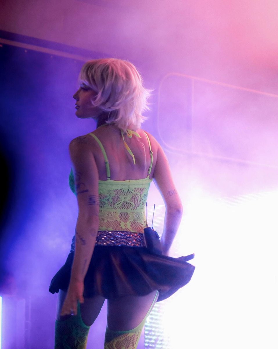 Halsey Archive tweet media