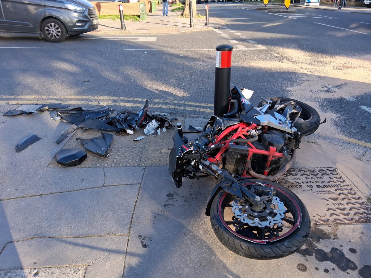 jonkuhrt's tweet photo. ANOTHER HORRIFIC accident on the junction of Green Lane and Norbury Hill just yards from my house. This must be one of the most dangerous traffic areas in London...how long before we get a solution? @AppuDhamodaran - what can we do to get some change? https://t.co/i8BPfYWec5