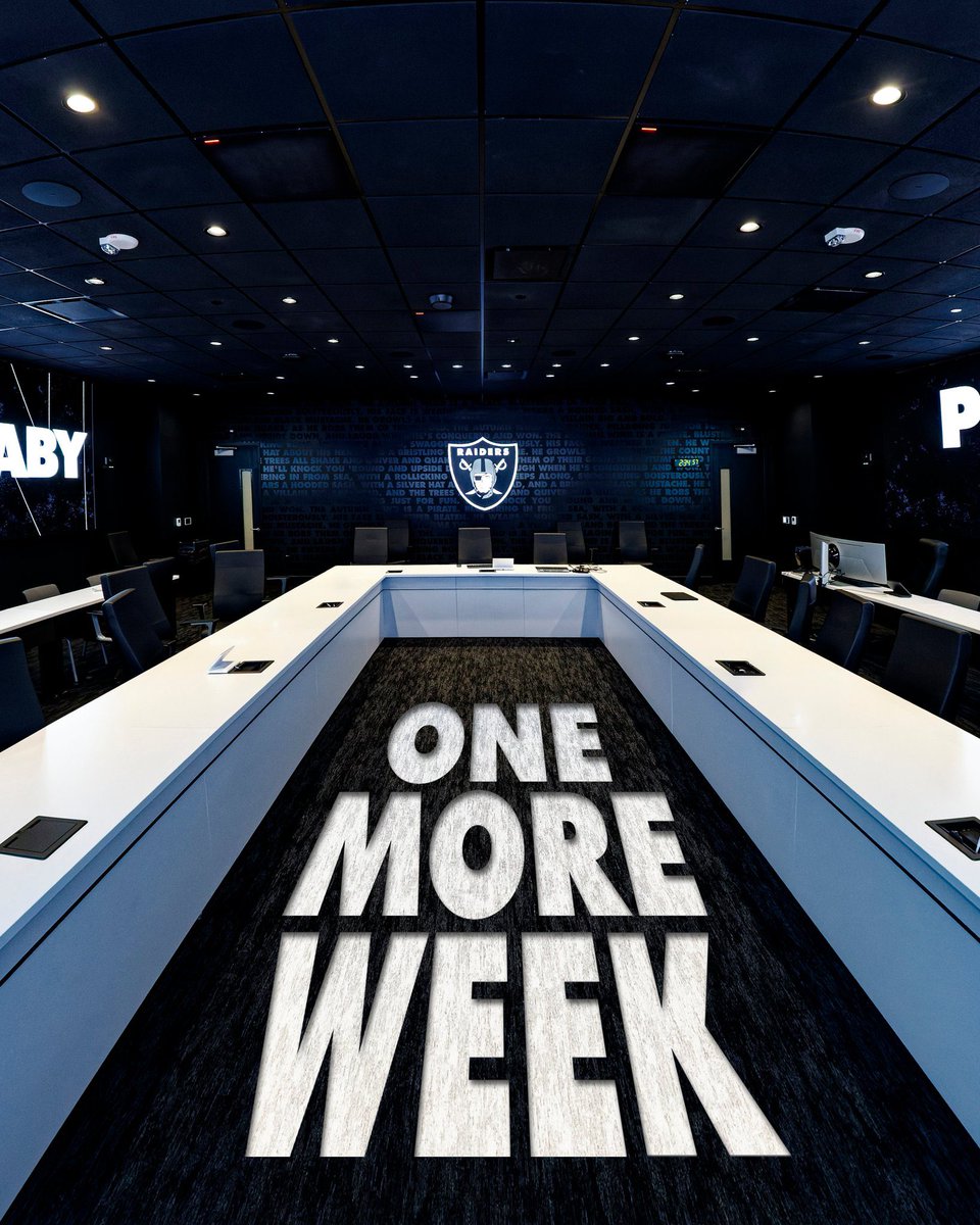 nickwalt's tweet image. A look inside the #Raiders’ “fancy” new draft war room that GM John Spytek calls state-of-the-art.

“I think it’s the best in the NFL, I don’t think that’s up for discussion. We’ve got to make sure that all the screens operate the right way. The magnets are a thing of the past