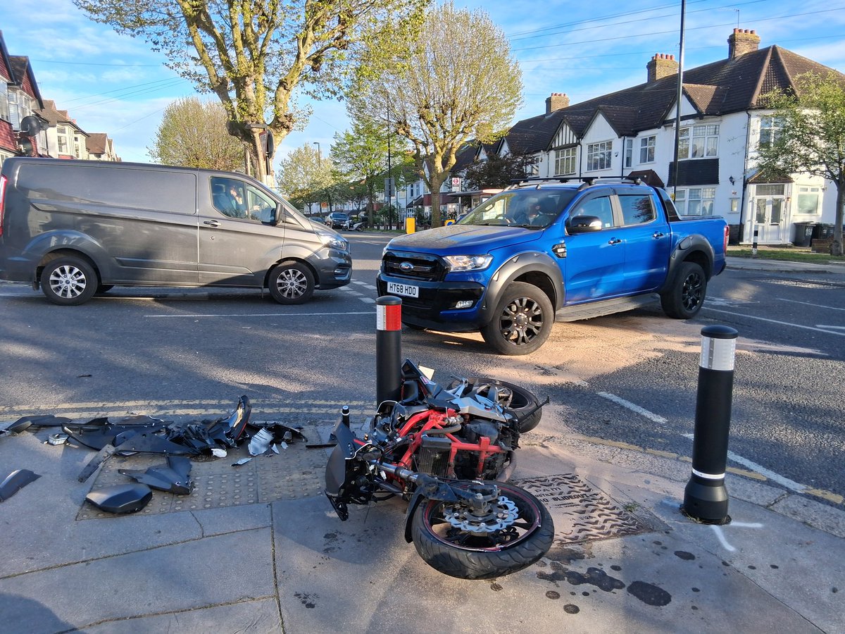 jonkuhrt's tweet photo. ANOTHER HORRIFIC accident on the junction of Green Lane and Norbury Hill just yards from my house. This must be one of the most dangerous traffic areas in London...how long before we get a solution? @AppuDhamodaran - what can we do to get some change? https://t.co/i8BPfYWec5