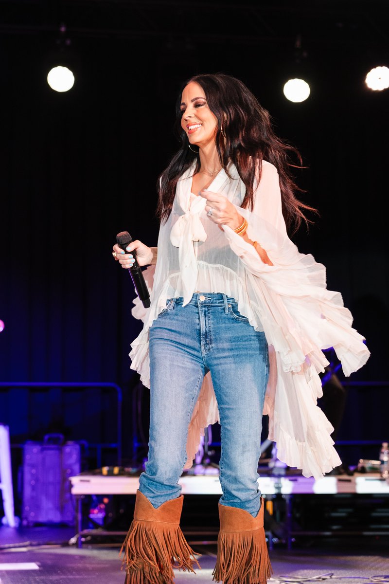 Sara Evans tweet media