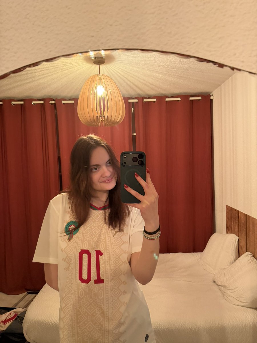 𝗹𝗶𝗹𝗼𝘄-𝗺𝗮𝗲 tweet media