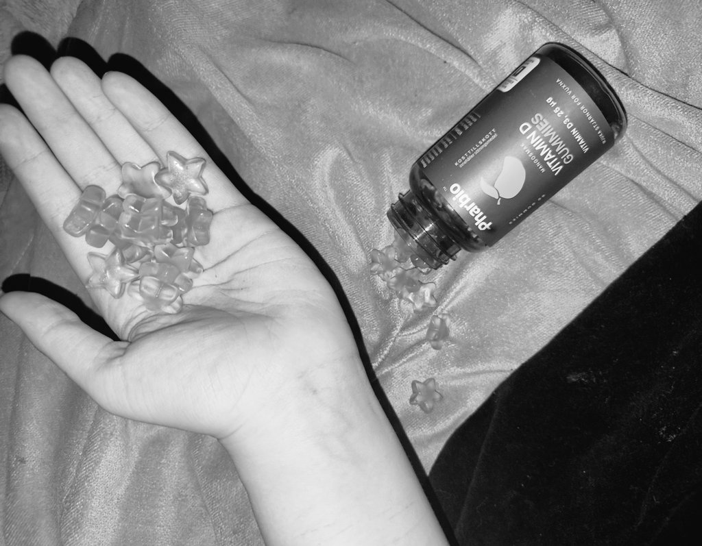 fakemik of #mikatwt (˶‾᷄ ⁻̫ ‾᷅˵) NOT DEAD tweet media