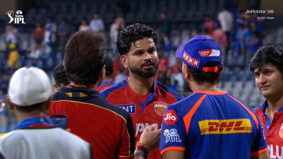 Donald_trump108's tweet image. 🚨PUNJAB KINGS CHASE DOWN 196 RUNS FROM JUST 16.3 OVERS AT WANKHEDE STADIUM 😮🔥

- Prabhsimran - 80* (39)☠️
- Shreyas - 66 (35). ☠️
- Connolly - 17 (12). 
- Arya - 15 (9).