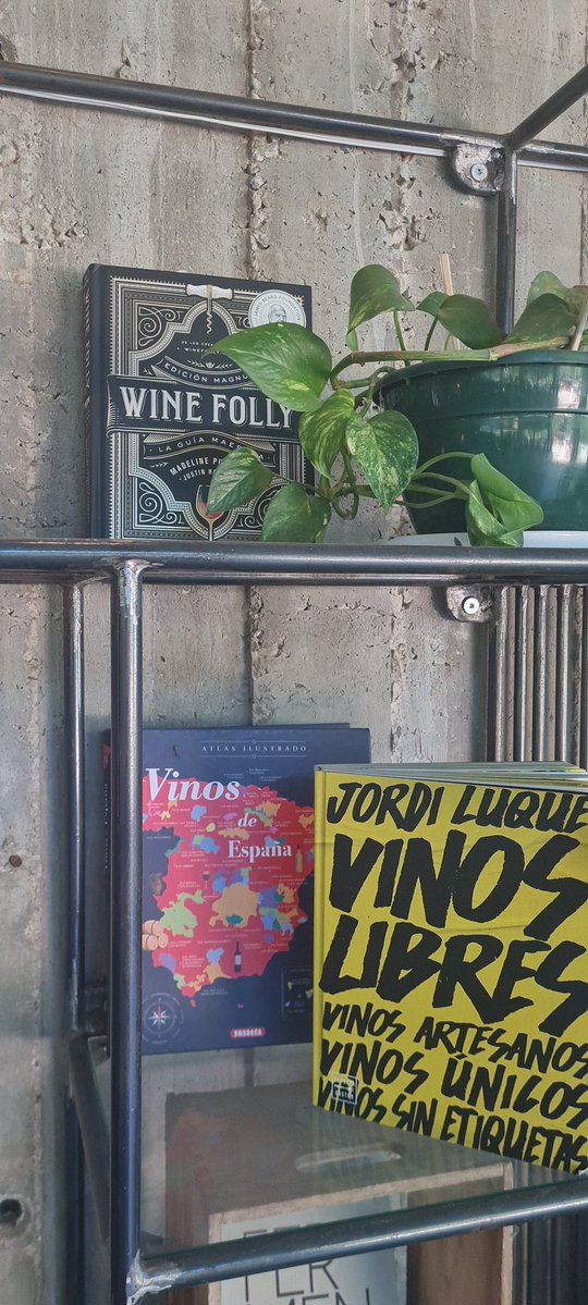 blockswine's tweet image. 1. Wine Folly: 🍷
​"La biblia visual para pensar como sumiller."
🏆 Ganador James Beard. Guía técnica pero intuitiva con infografías sobre 100+ uvas, catas, maridaje y mapas. El manual práctico definitivo para dejar de ser novato.
#Vino #WineFolly #Enología